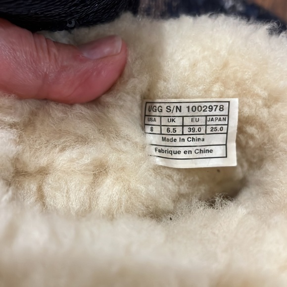 UGG seguined Classic Short boots Size: 8 - Picture 6 of 9